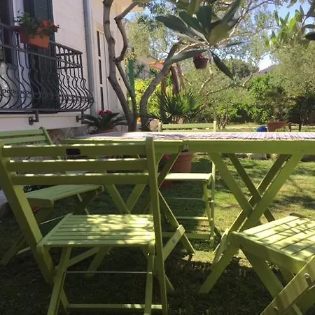 Holiday Manuela Vikendica Trogir