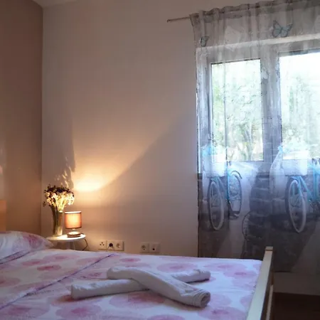 Holiday Manuela Vikendica *